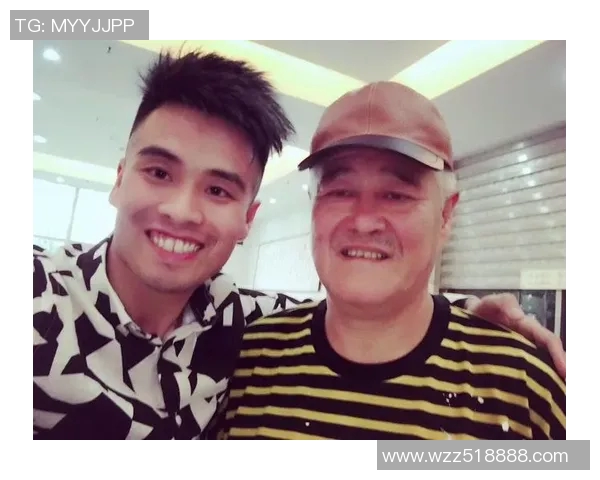 赵本山与足球明星亲密合影展现幽默风采引发网友热议与回忆